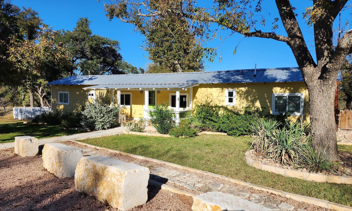 Fredericksburg Cottage | Fire pit and close access to hiking trails.