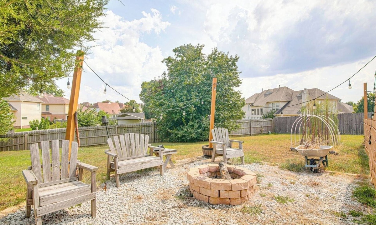 Cordova House | Fire Pit BBQ Patio Kids Playground Sleeps 12