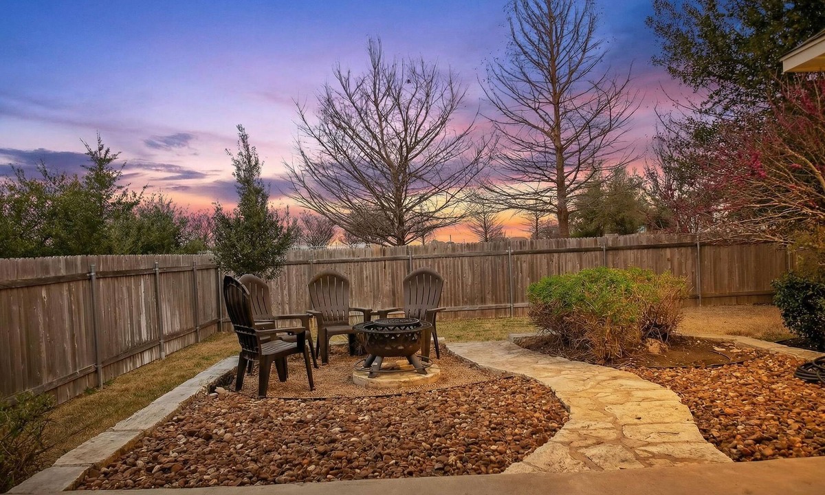 Hutto House | Fire Pit, Game Room, Fenced Yard + Dog Friendly!