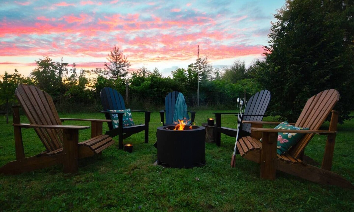 Interlaken House | Fire pit-games-fenced yard-kids & dogs welcome!