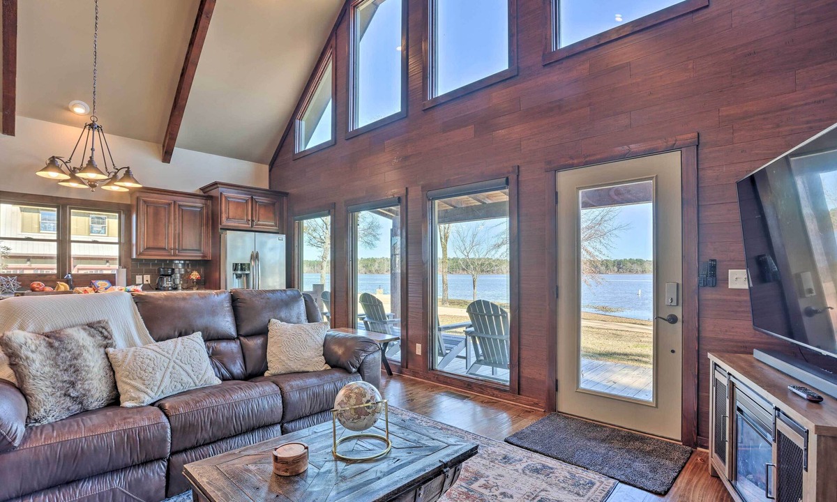 Shelby House | Fire Pit & Grill: Pet-Friendly Shelby Home!