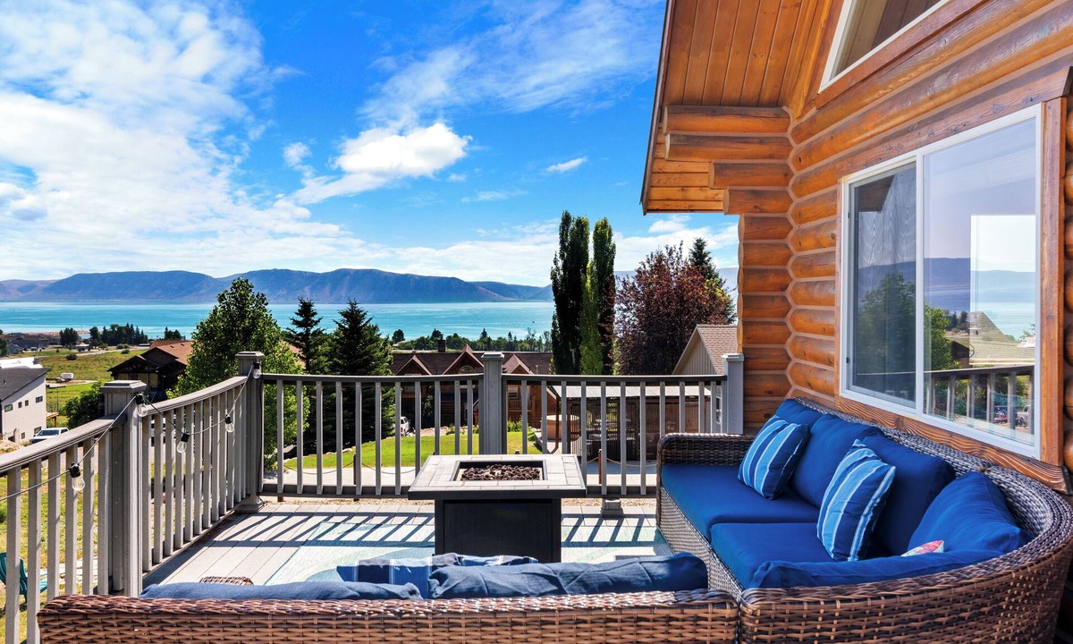 Garden City Cabin | Fire Pit, Lakeview, Hot Tub, 2 Decks & Living Rms