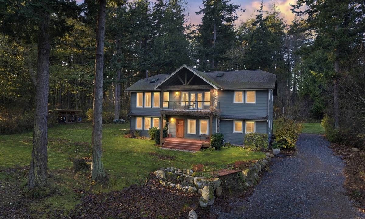Lummi Island House | Fire pit, On-Site Hiking. Private, Calm, Quiet and Peaceful