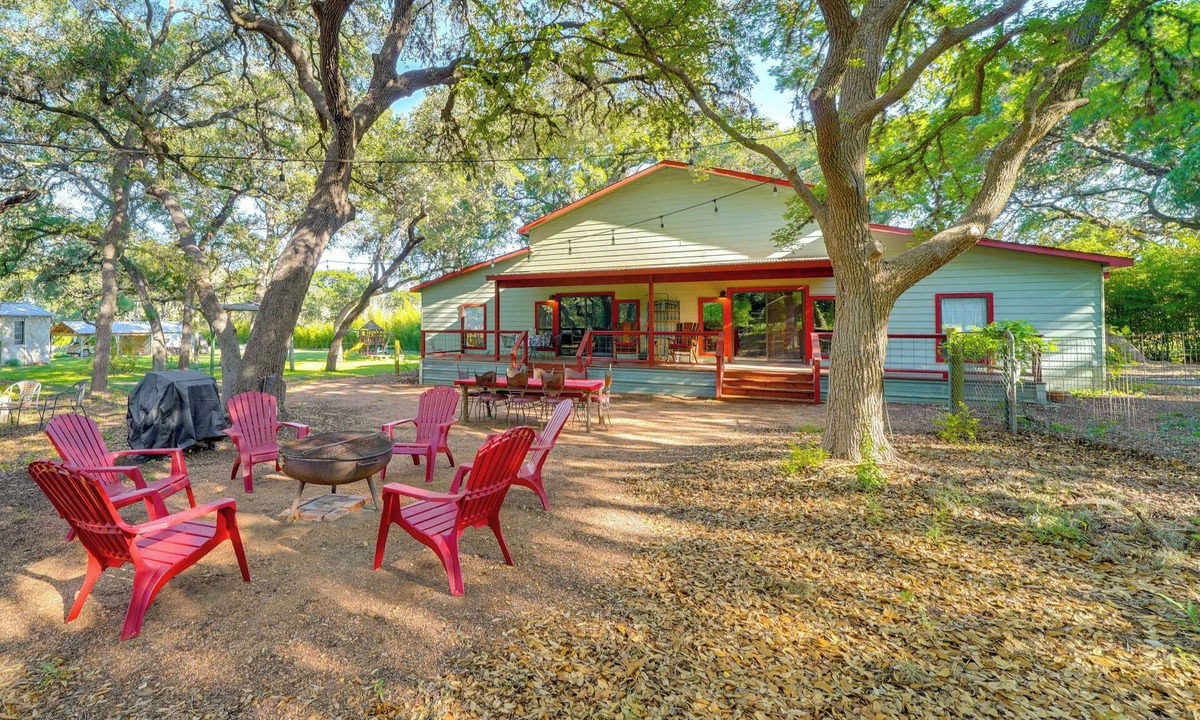 San Antonio Cabin | Fire Pit, Peaceful Porch! Family Cabin By Old Town