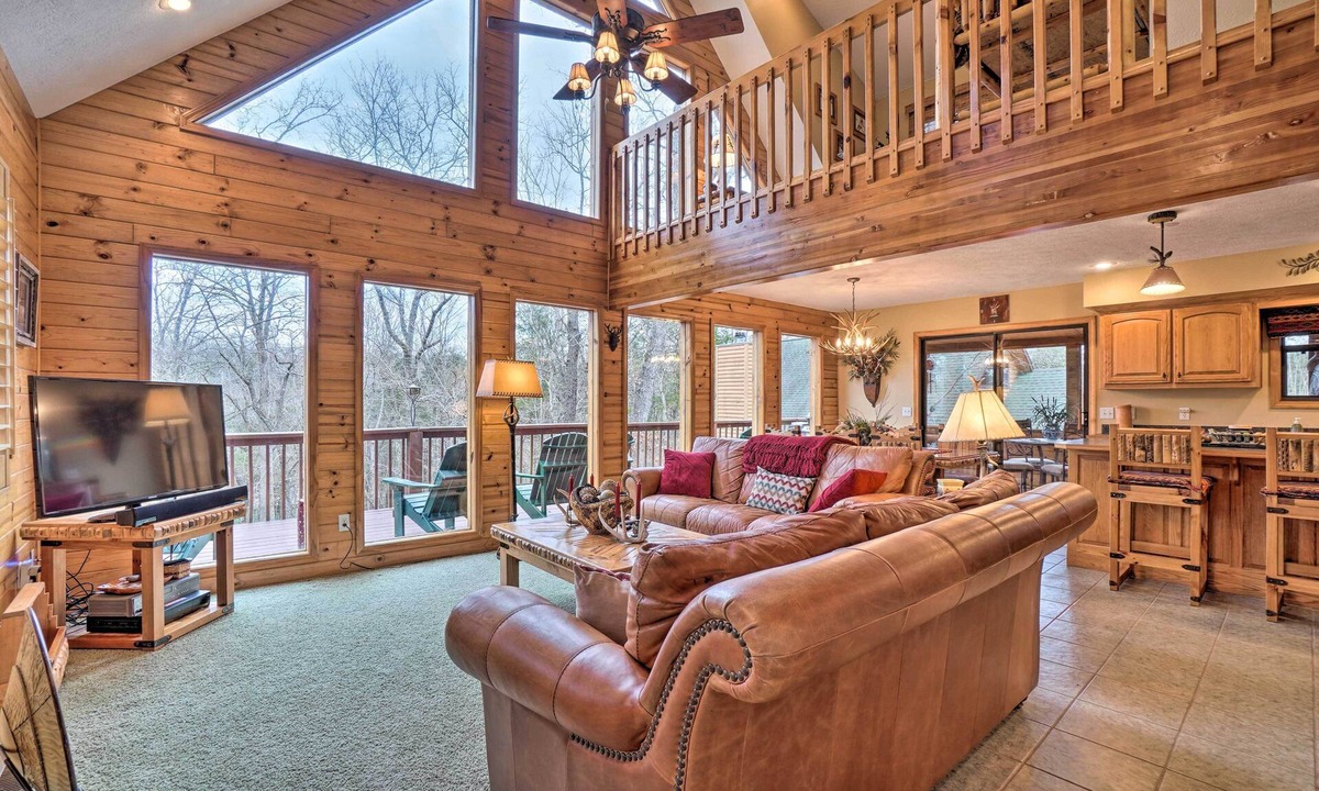 Golden Cabin | Fire Pit + Views: Family Cabin on Table Rock Lake