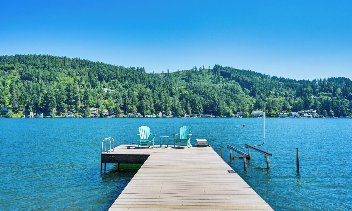 Olympia House | Fire Pit & Views: Modern Summit Lake Escape!