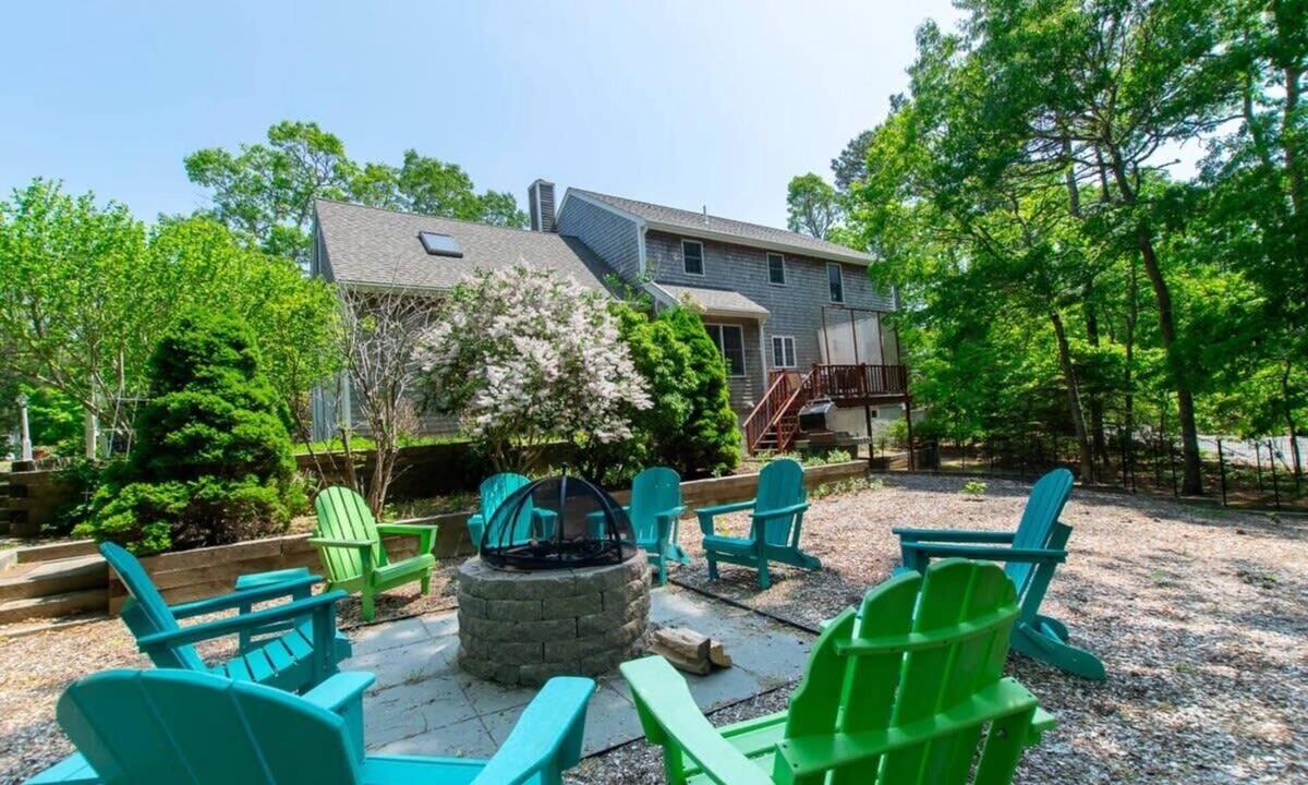 Harwich House | Fire Pit, Walk to Long Pond, Dogs Welcome!