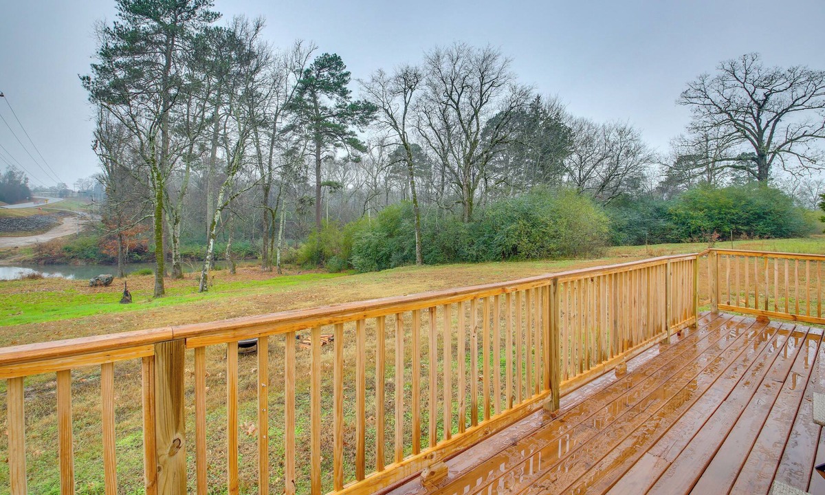 Pearcy Cabin | Fire Pit & Wraparound Deck: Royal Cabin Near Lakes