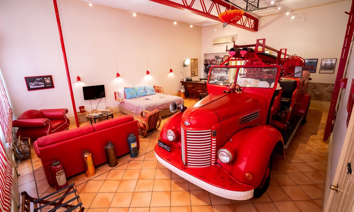 North Adelaide Hotel | Fire Station Inn - Fire Engine Suite with Spa