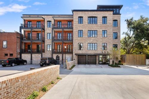 Cannonborough Elliotborough House | Fire Tower Luxe 2BR KingSuites & Private Balcony