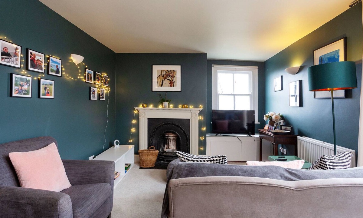 Dartmouth Park Apartment | Fireflies on Hampstead Heath, by Veeve