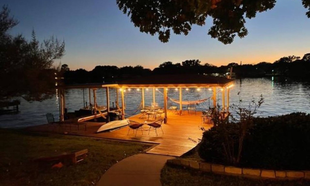 Granbury Cottage | Firefly Cottage - Lakefront Cottage with Huge Dock on Quiet Cove