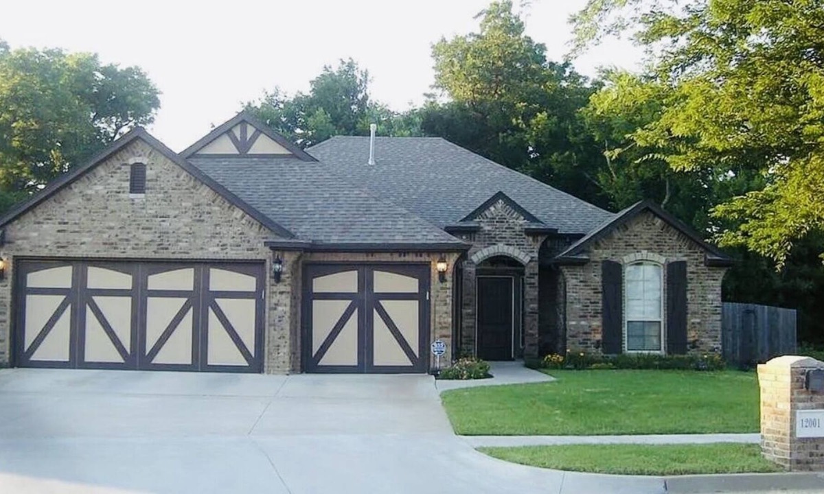 Wheatland House | Firefly Flair, relaxing home on a quiet greenbelt full of nice amenities.