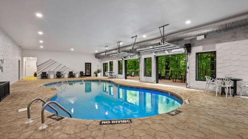 Caton House | Firefly Mountain Lodge by AvantStay