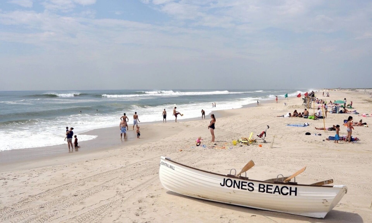 Long Island House | Firepit, 3BR, 12ppl, Family, Central to farms, wineries, museums, 5min to train