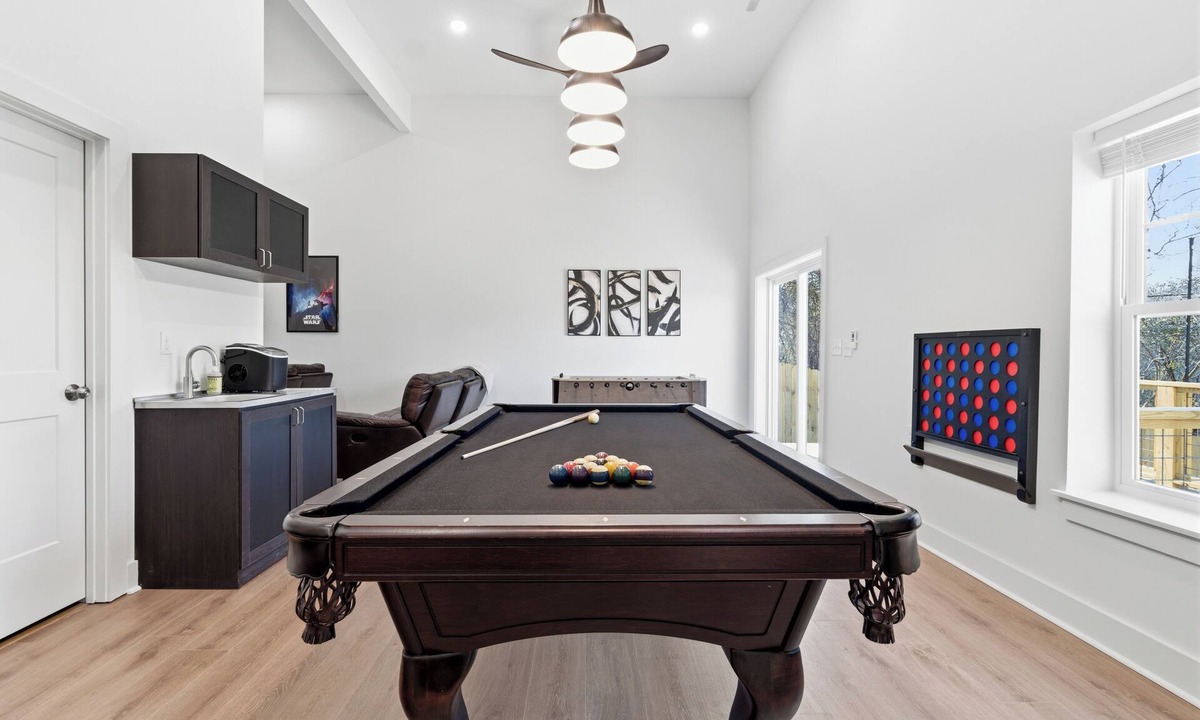 Fort Oglethorpe House | Firepit - Game Room - Dog Friendly - Fireplace