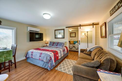 Qualla Apartment | Fireside Relaxation Pet-Friendly Whittier Getaway