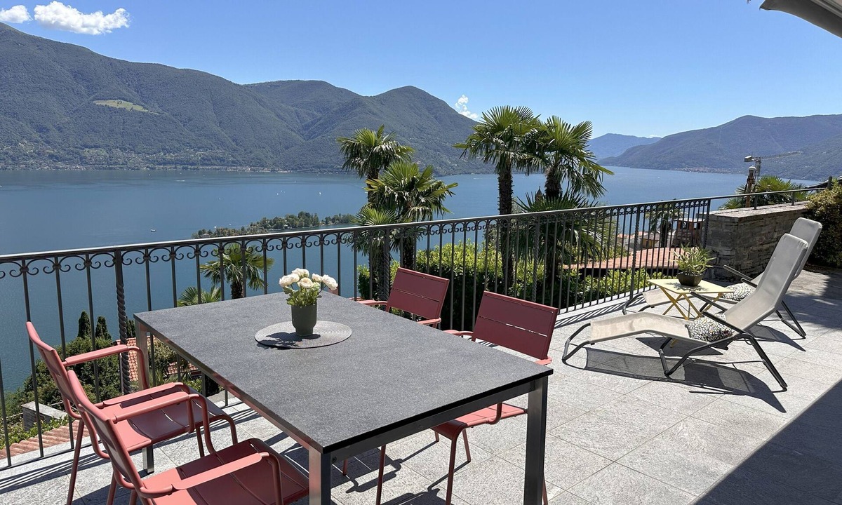 Ronco sopra Ascona Apartment | First class apartment with large terrace, panoramic view and swimming pool