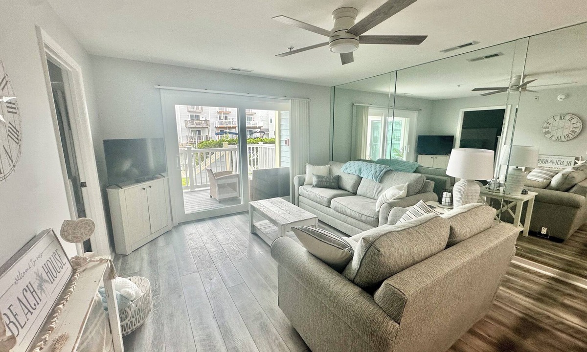 Heron Harbour Isle Condo | First Floor 3BR/2BA Waterfront Condo w/Pools! Discount and linens for 7 nights!