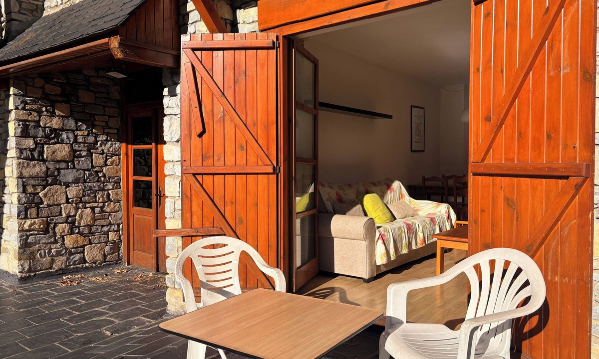 Taull Apartment | First floor apartment with garden Dellui 2