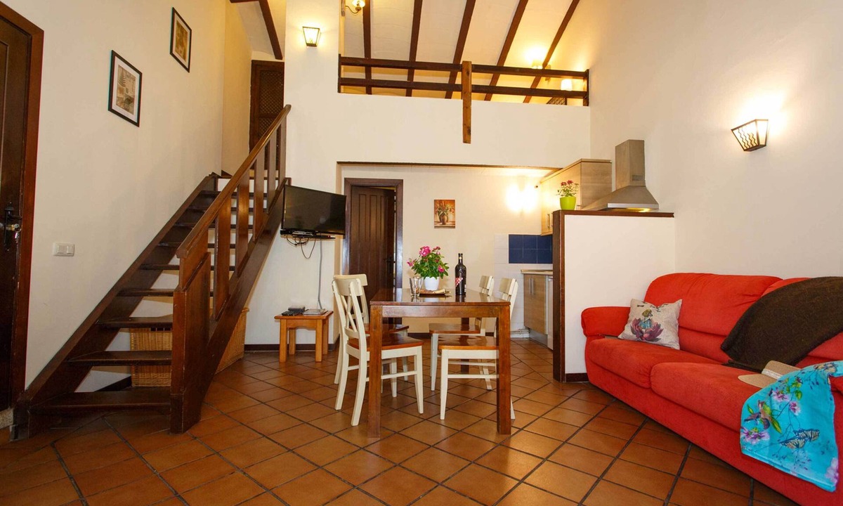 Robregordo Apartment | First floor bedroom and fireplace duplex