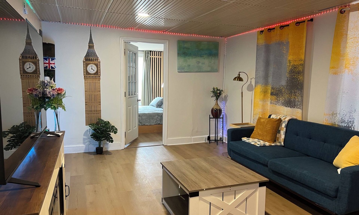 Stockade Historic District Apartment | First floor BIG BEN family apartment