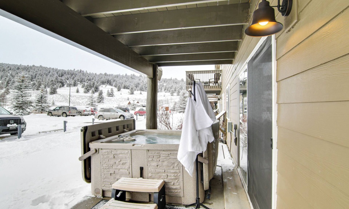 Big Sky Apartment | First-floor Big Sky Condo With Hot Tub!