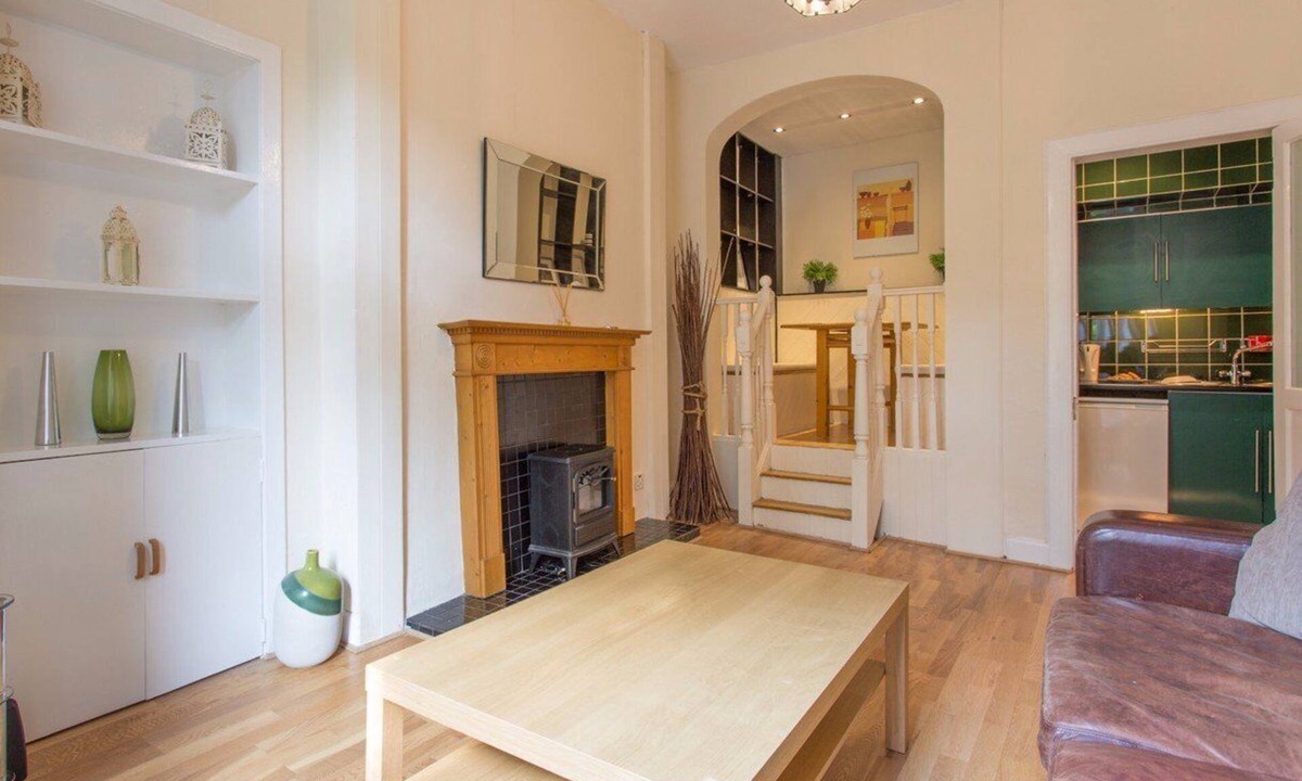 Bonnington Apartment | First floor, centrally located one-bed apartment, sleeping 4.
