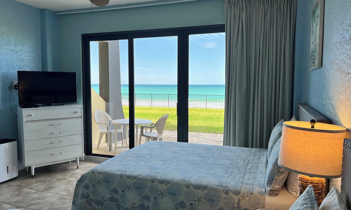 Daytona Beach Shores Resort | First Floor Private Paradise Ocean Front Studio FALL SALE! POOL OPEN!