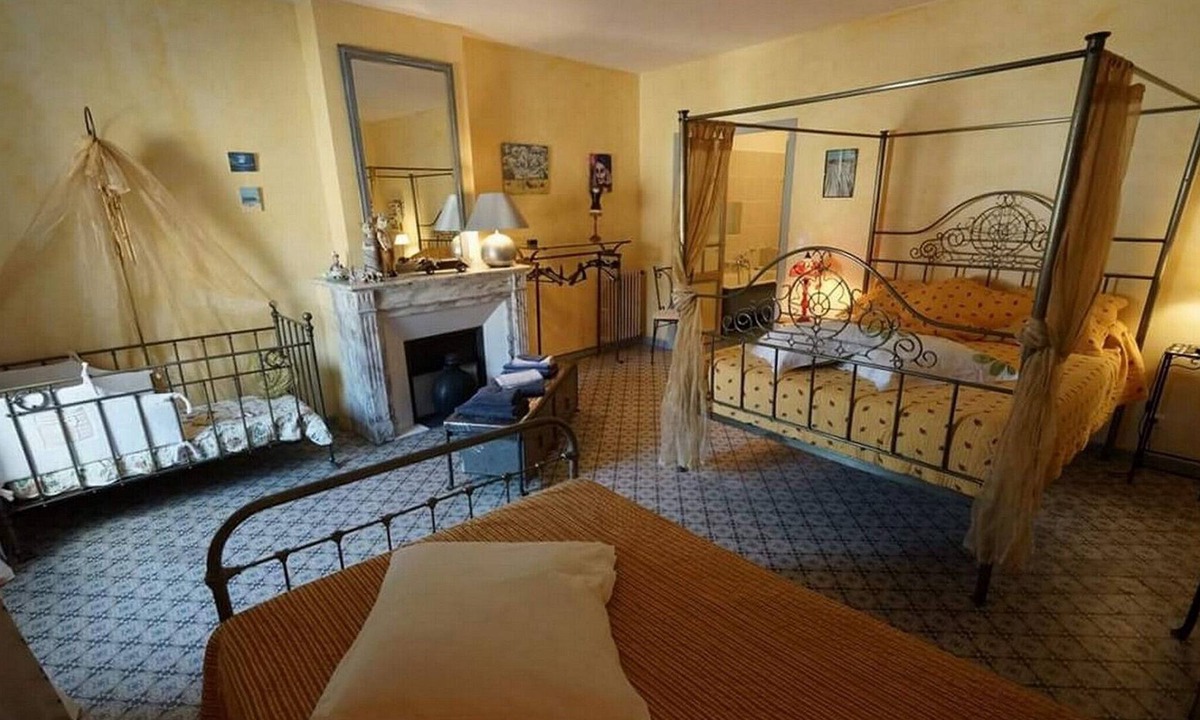Ferrals-les-Corbieres House | first harvest family room