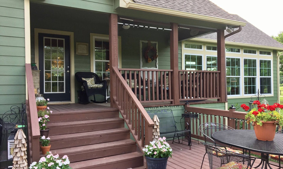 Grand Saline Cottage | First Monday Trade Days, spa, fire pit, grill on a 600 SF covered party deck.