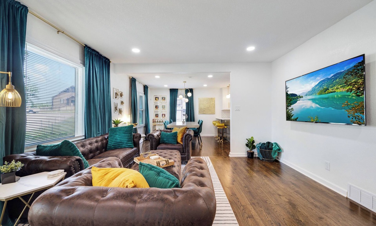 Lee's Summit House | FirstMarket-Opulent Downtown Getaway