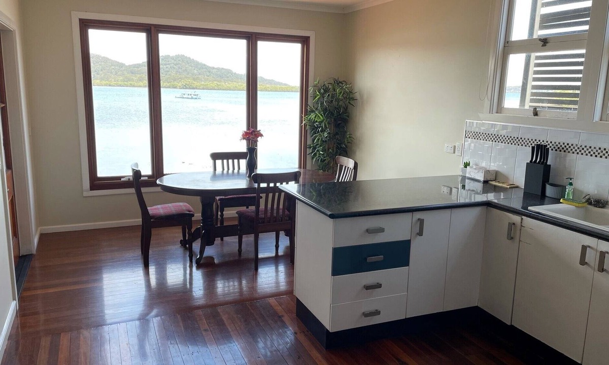 Brisbane Waterfront House | Fish and Crab from the backyard