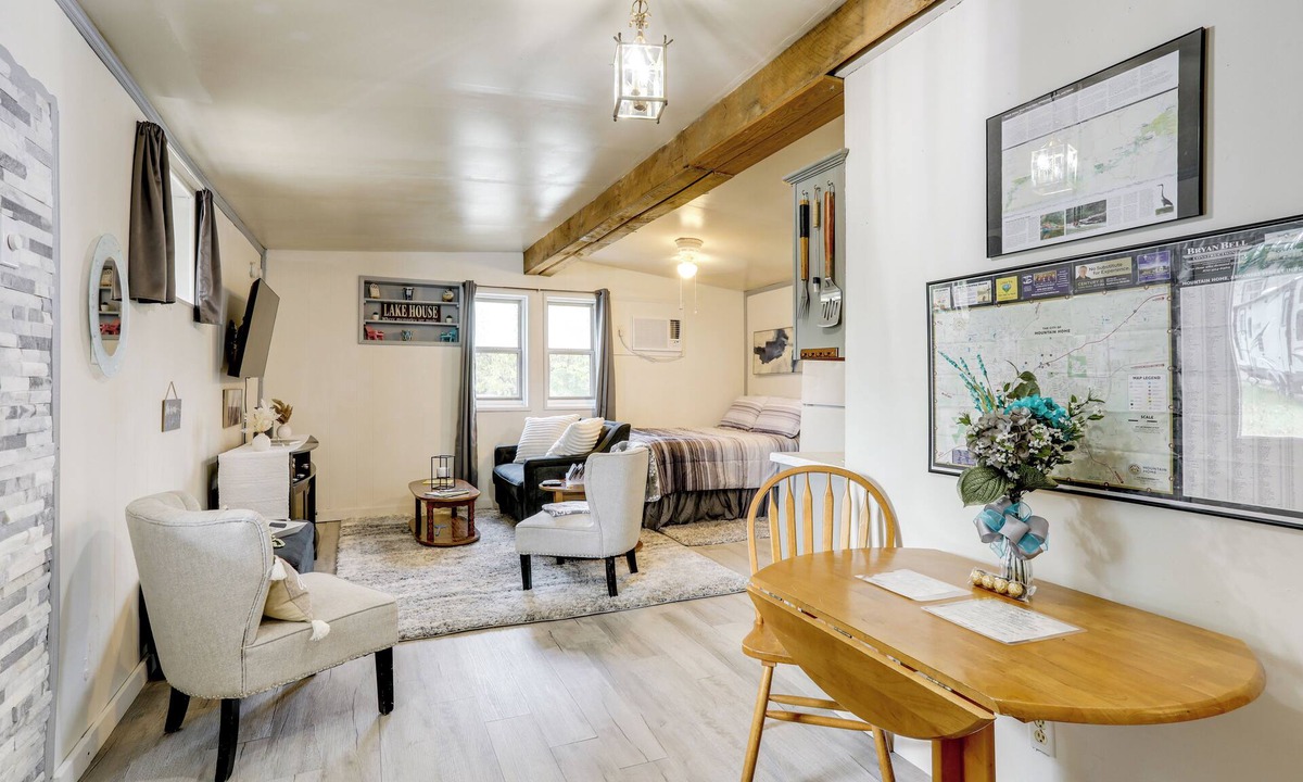 Mountain Home Apartment | Fish, Boat & Hike: Norfork Lake Studio Near Marina