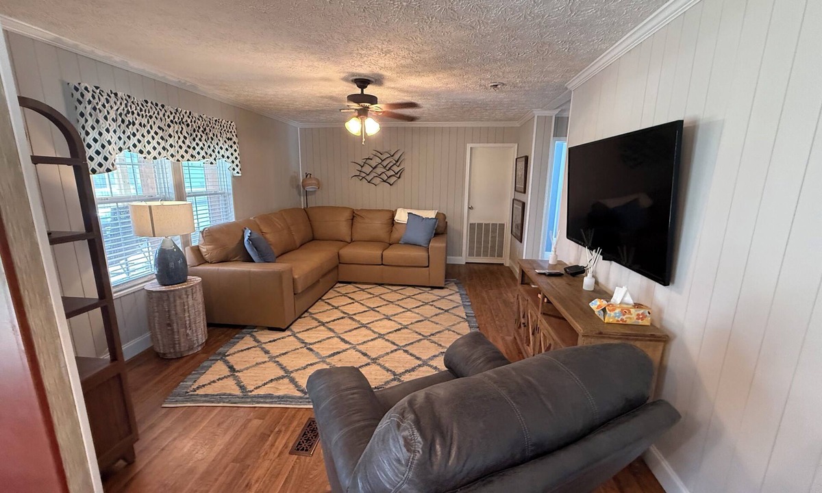 Shellman Bluff House | Fish Camp Getaway-Axl's Redneck Riviera