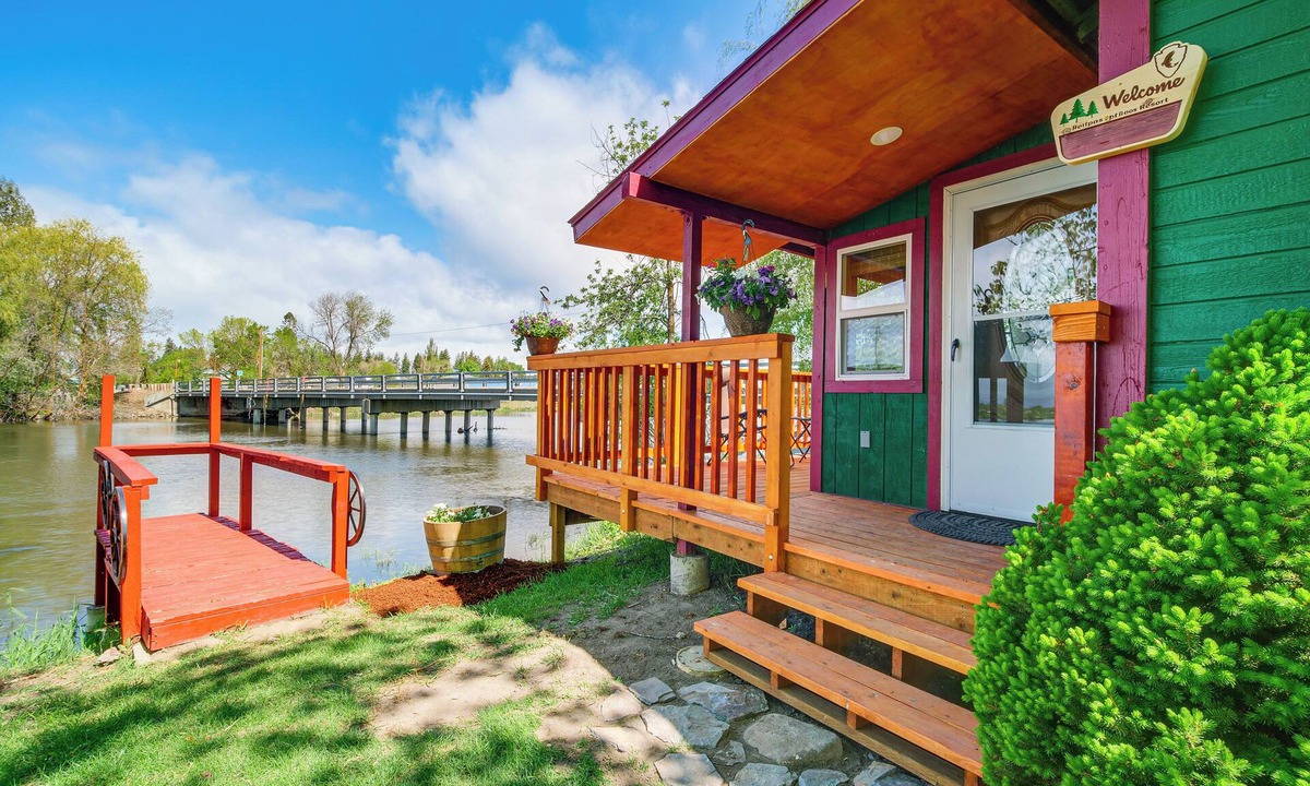 Chiloquin Cottage | Fish & Hike: Peaceful Cabin on Williamson River