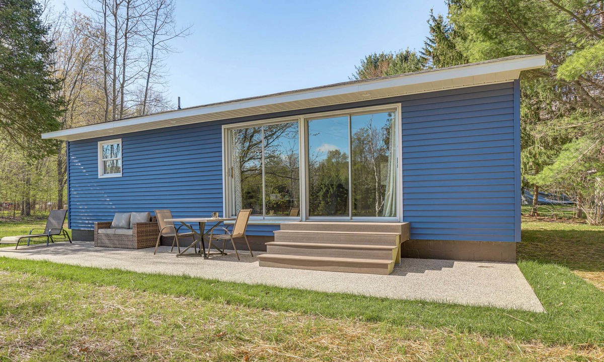 Paris Cabin | Fish & Hike: Riverfront Cabin in Paris