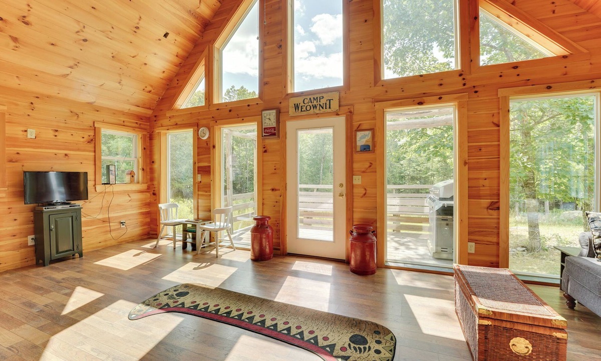 Dexter House | Fish + Hike: Wooded Home w/Deck in Dexter