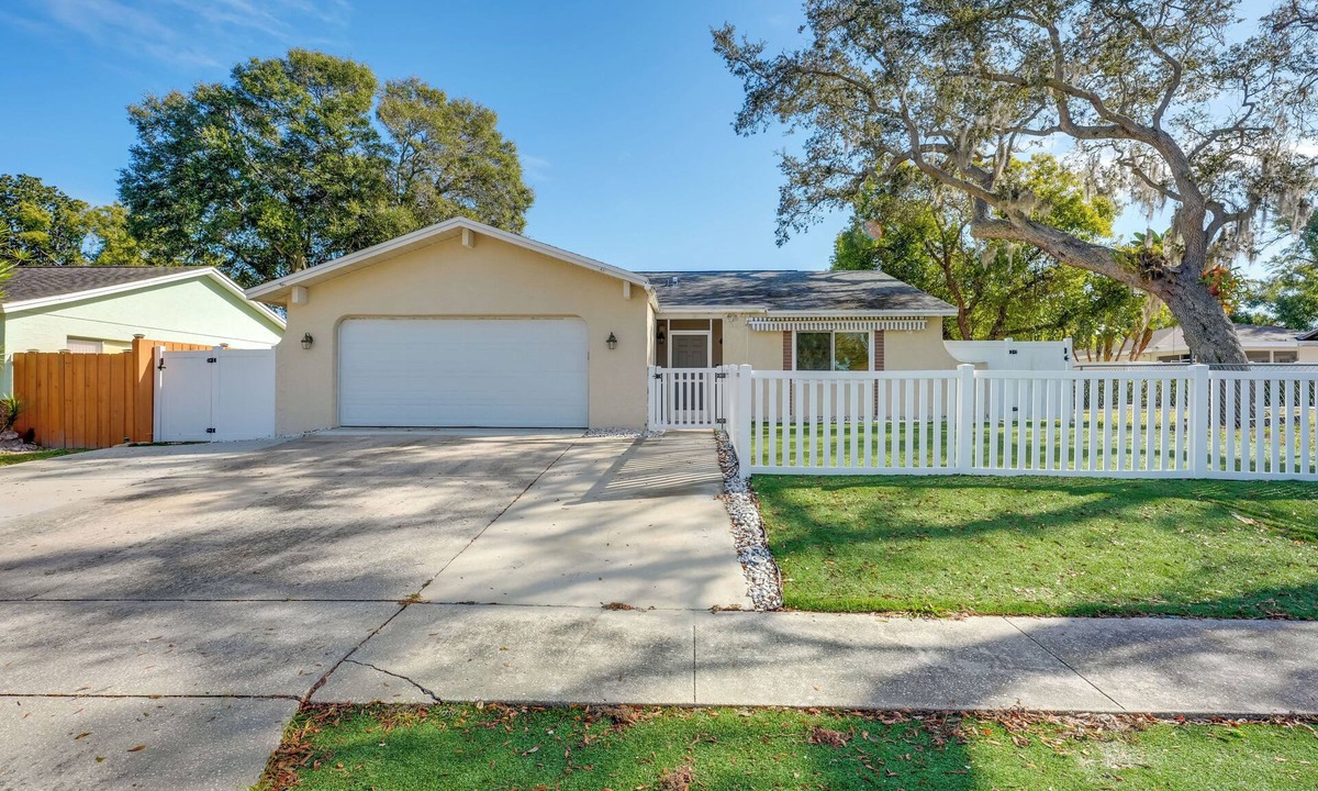 Palm Harbor Apartment | Fish & Kayak: Palm Harbor Studio w/ Pool Access!