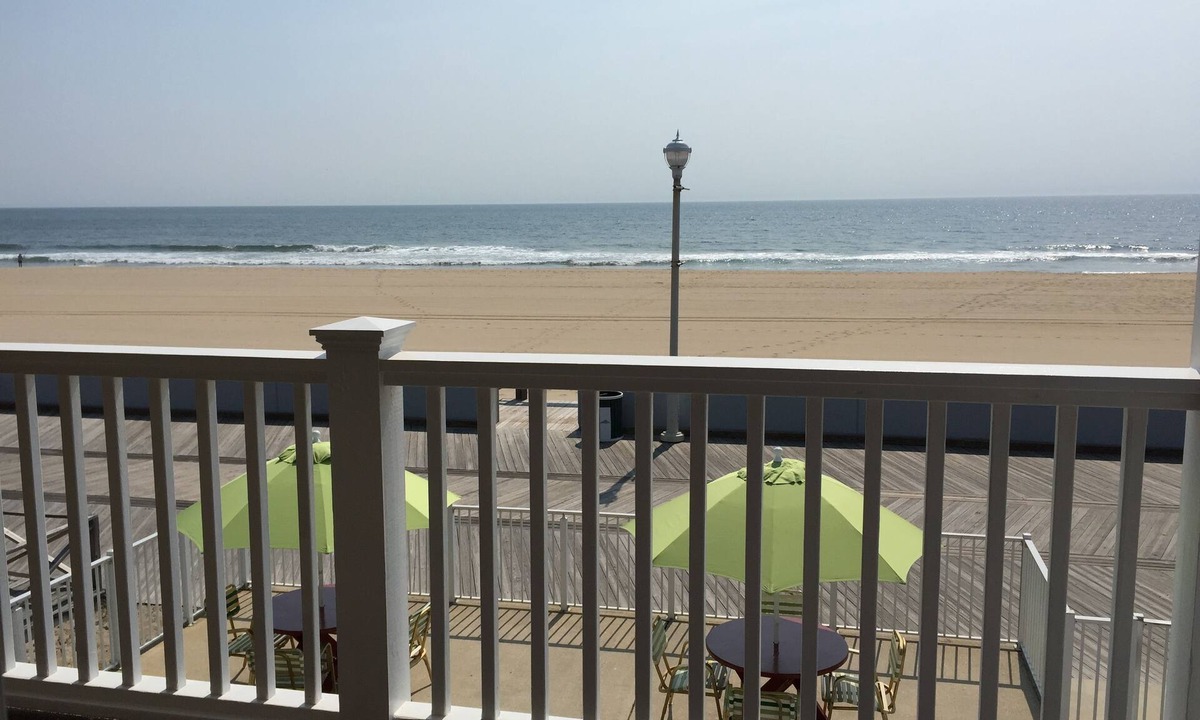Ocean City Hotel | Fish Tales Boardwalk Inn