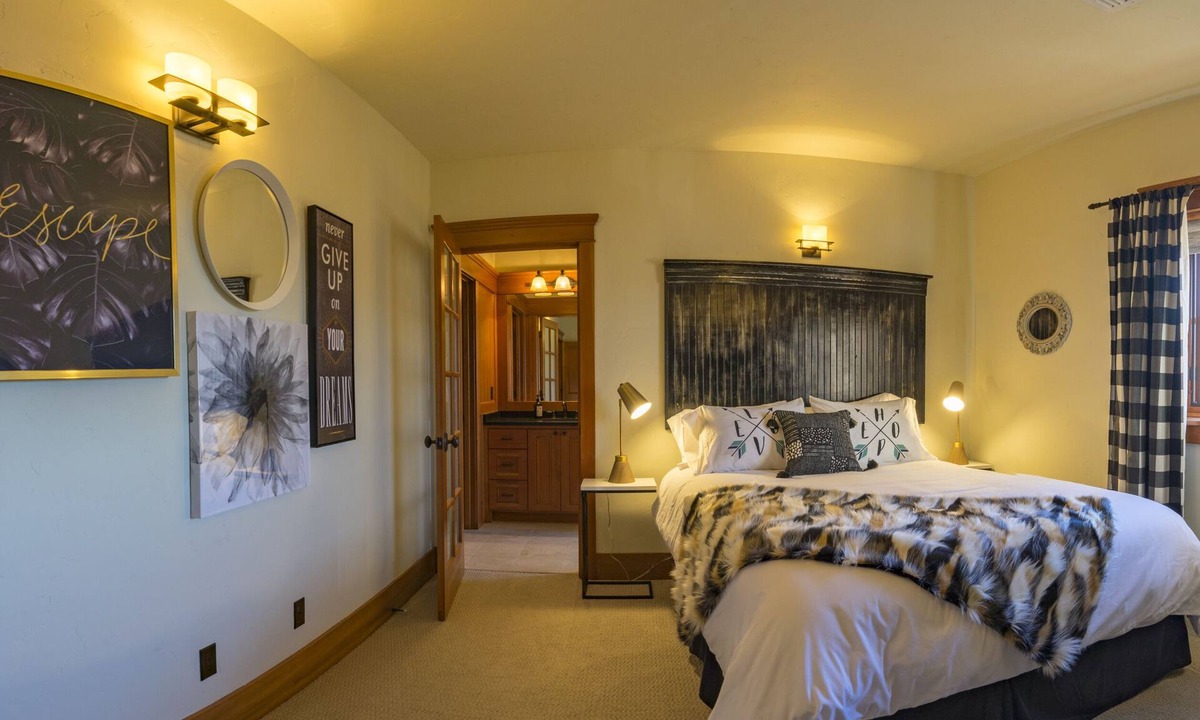 Astoria Condo | FisherBros flats 203