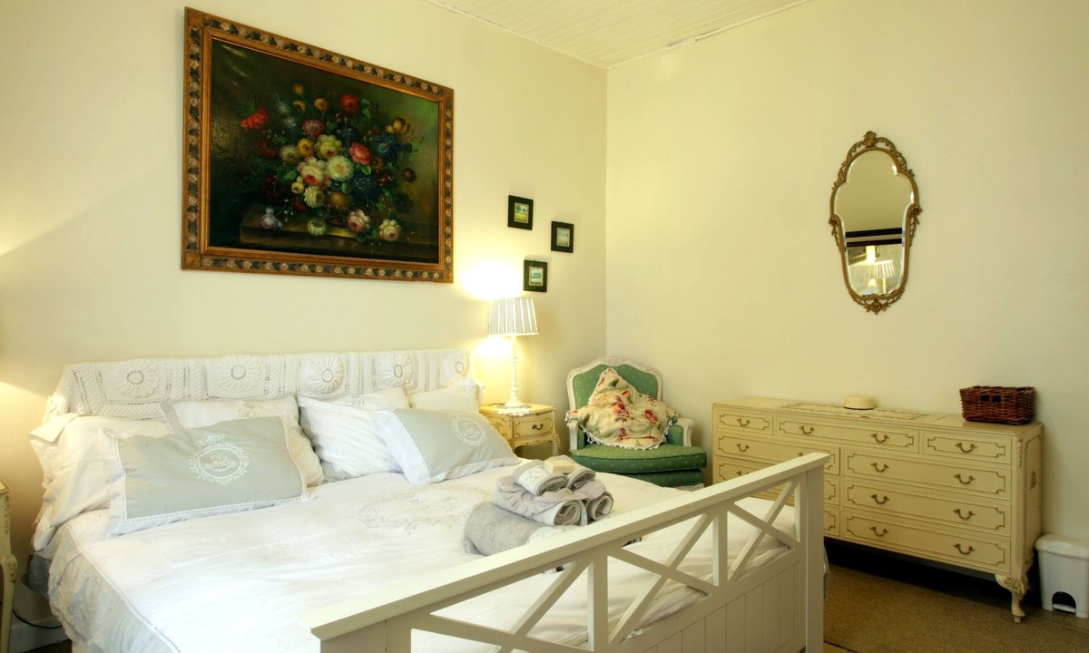 Carcassonne Cottage | Fisherman's Cottage Overlooking the Canal du Midi
