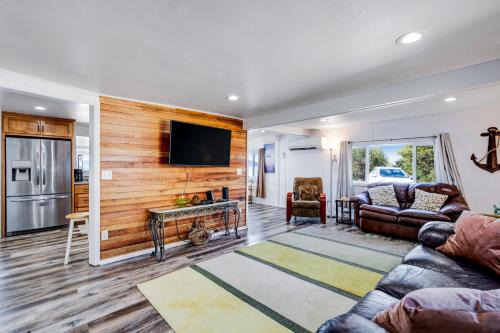 Garibaldi House | Fisherman's Dream Boat House