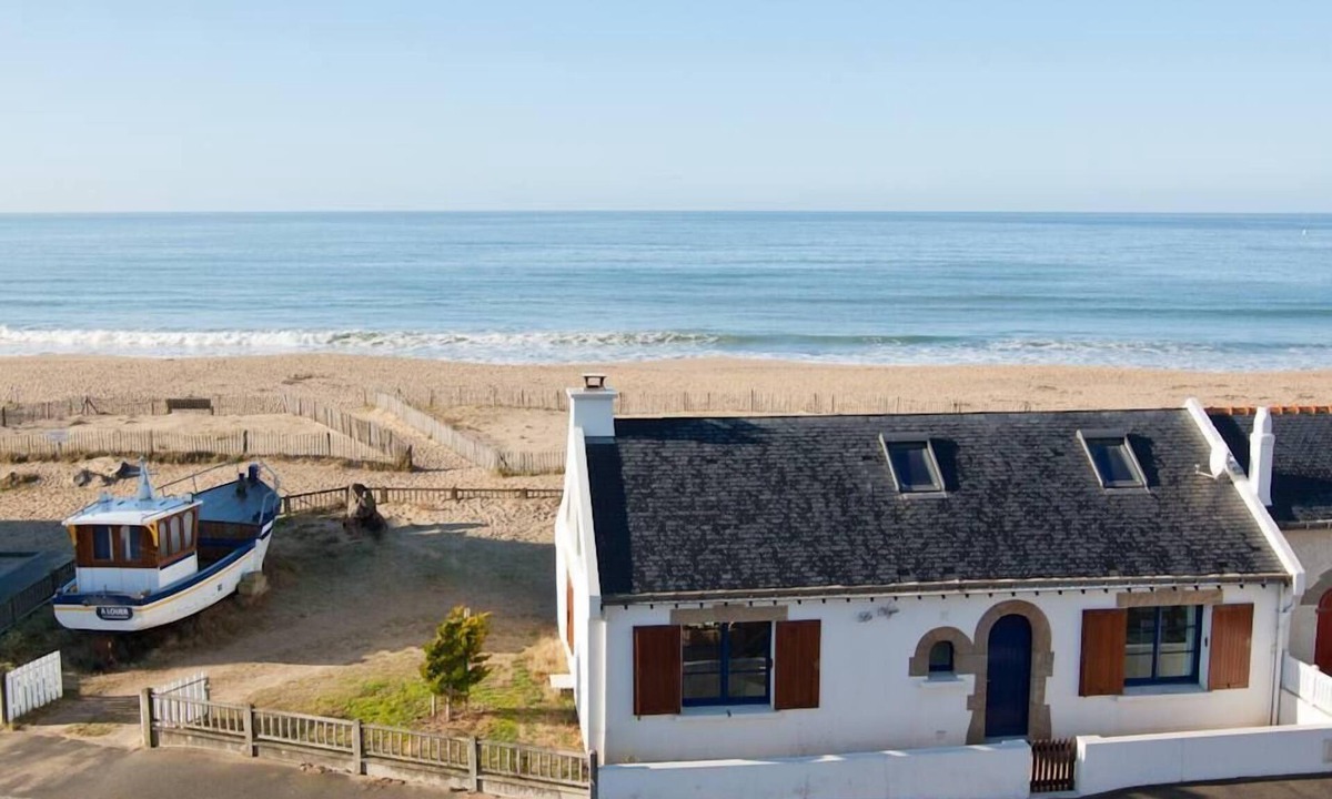 La Turballe House | Fishermlan's house on the beach and his beached boat
