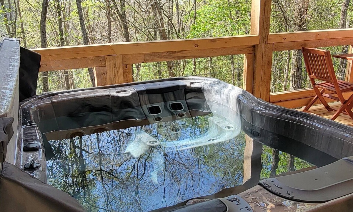 Watauga Cottage | Fishing Cottage on a farm w/hot tub, walk to trophy trout fishing