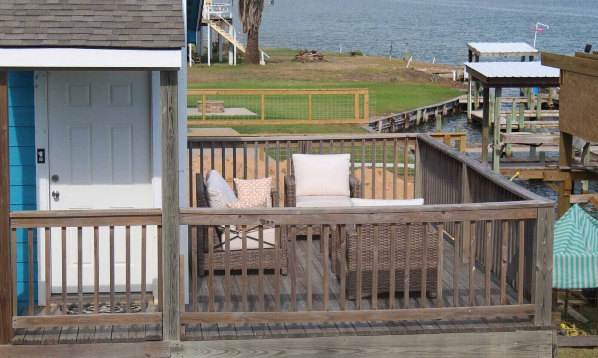 Cedar Lane Cottage | Fishing Cottage on ICW facing Sargentbeach with dock night fishing lights