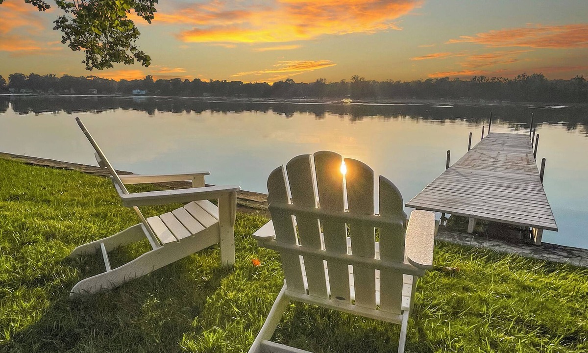 Pierceton Cabin | Fishing · Kayaks · Firepit · Paddleboat