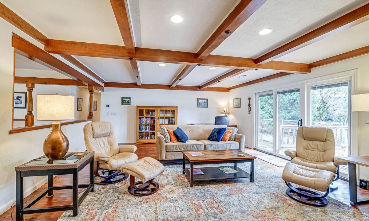 Grants Pass House | Fishing & Rafting Retreat: 7 Mi to Rogue River!
