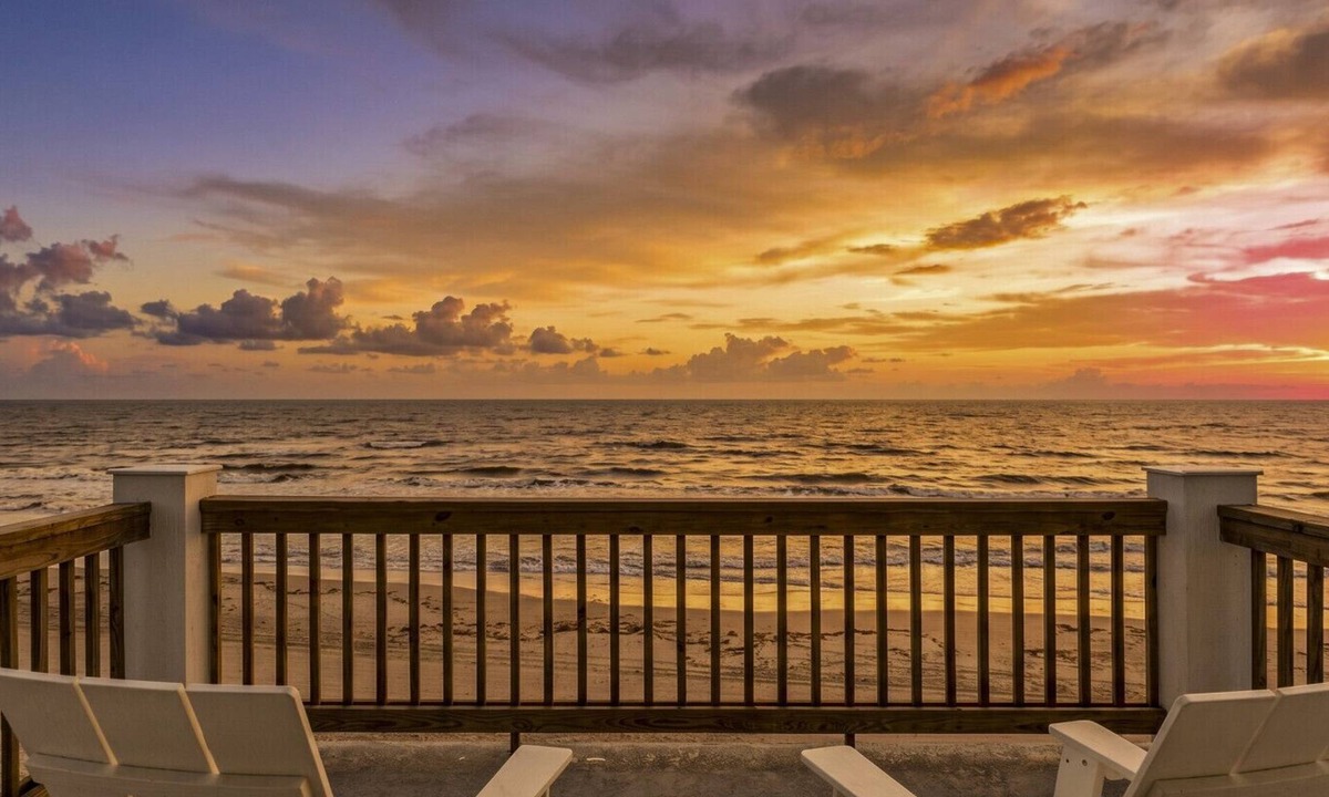 Crystal Beach House | Fishy Business| Beach Front Oasis! Sleeps 20!