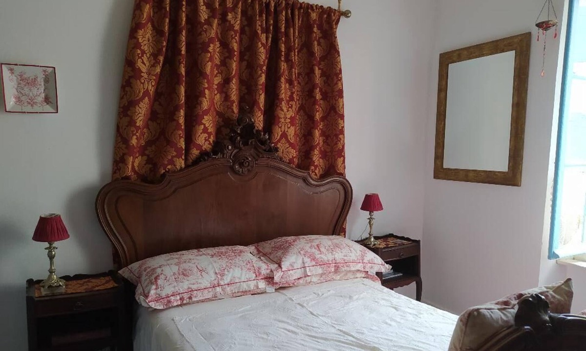 Quillan Bed & Breakfast | 'Fitou' Room, Mountain View Townhouse Quillan